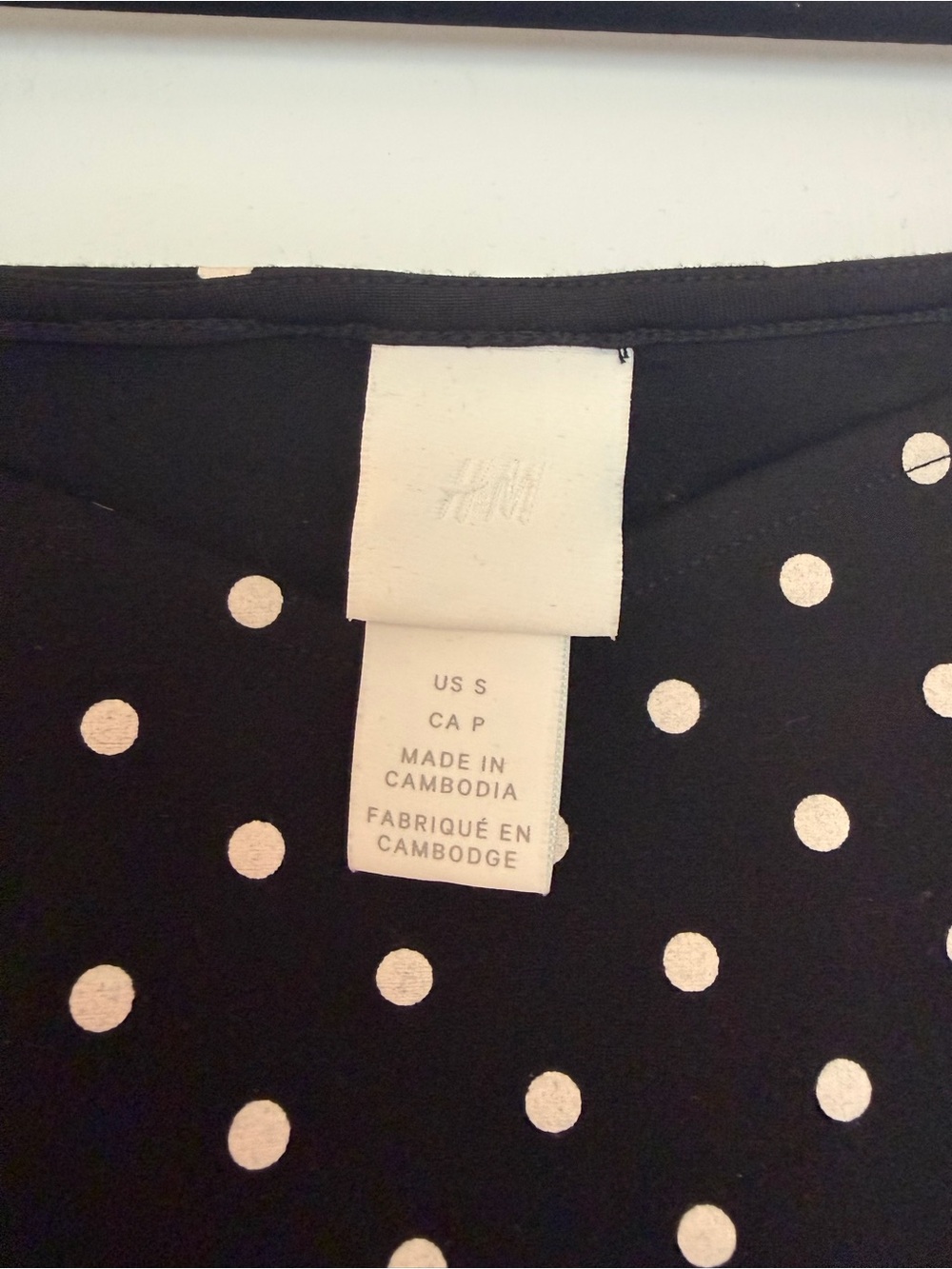 H&M Black Top with White Polka Dots and Puff Sleeves - Picture 4 of 6